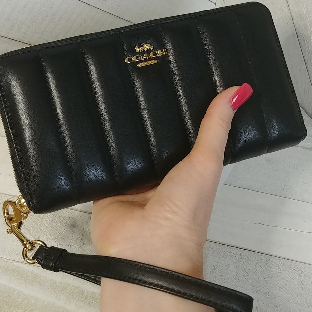 NWT Coach Black Leather Quilted Zip Around Wallet - Picture 9 of 12